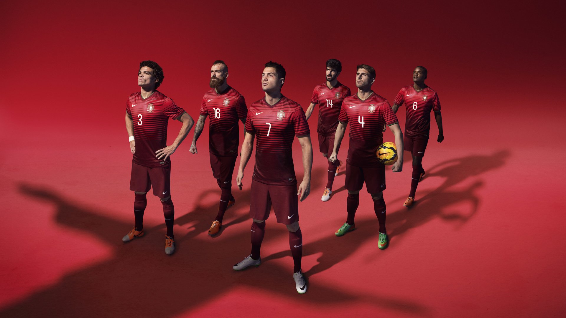 利物浦球星莱万多夫斯基领衔拜仁对决弗赖堡,拜仁和利物浦的打法