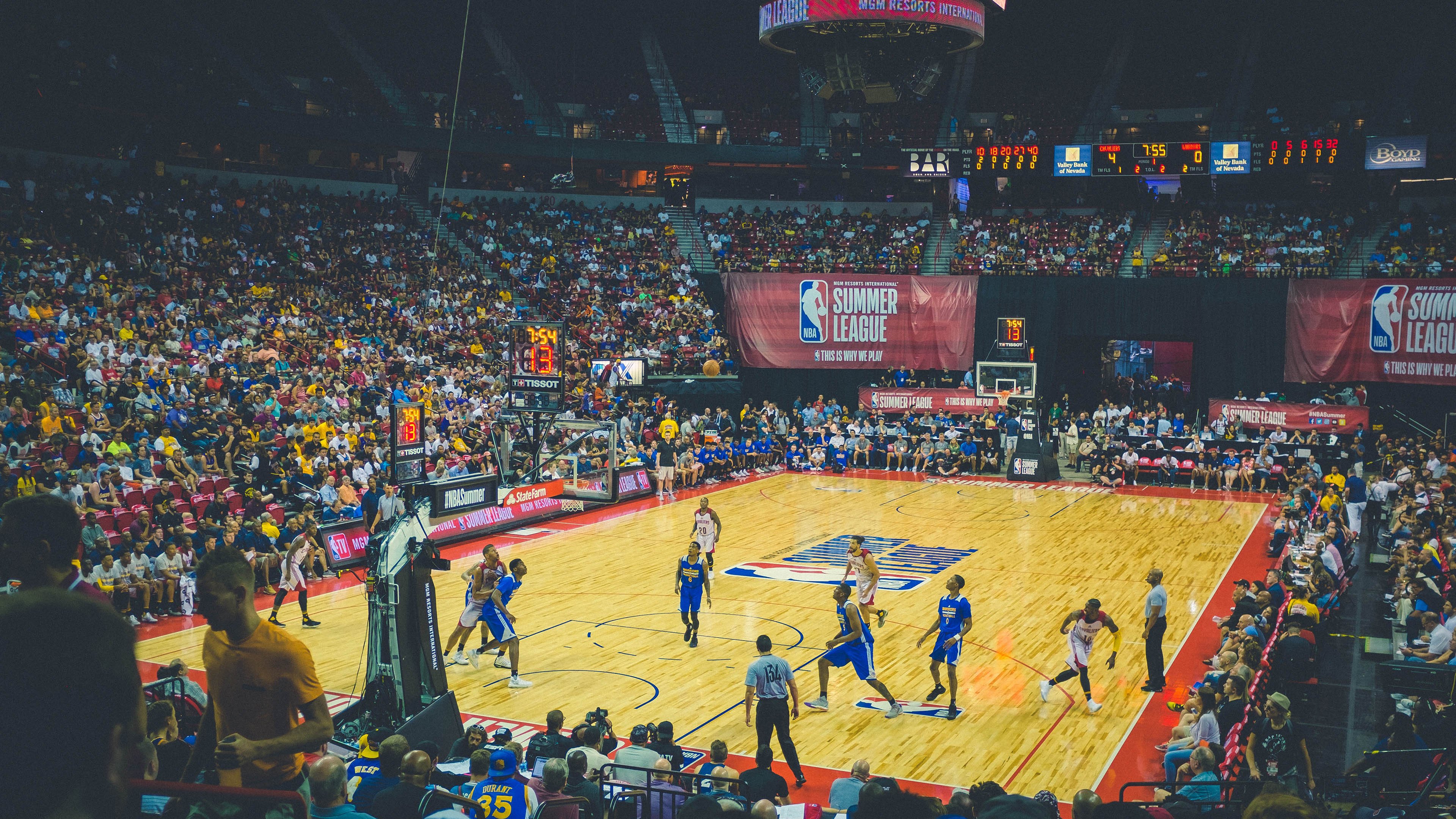 美国篮球队斩获冠军，勇夺国际金牌，美国篮球队首次亮相夺冠于哪一届